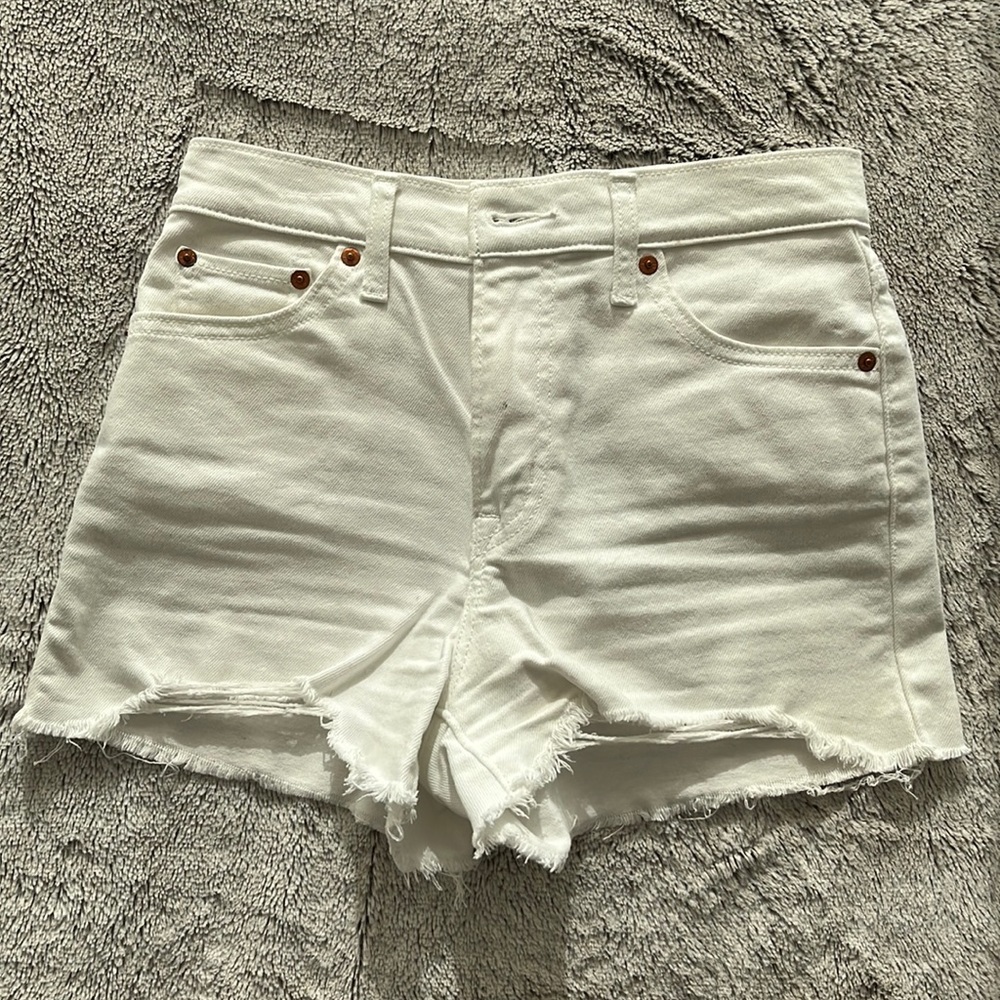 White High Rise Levi’s Denim Shorts